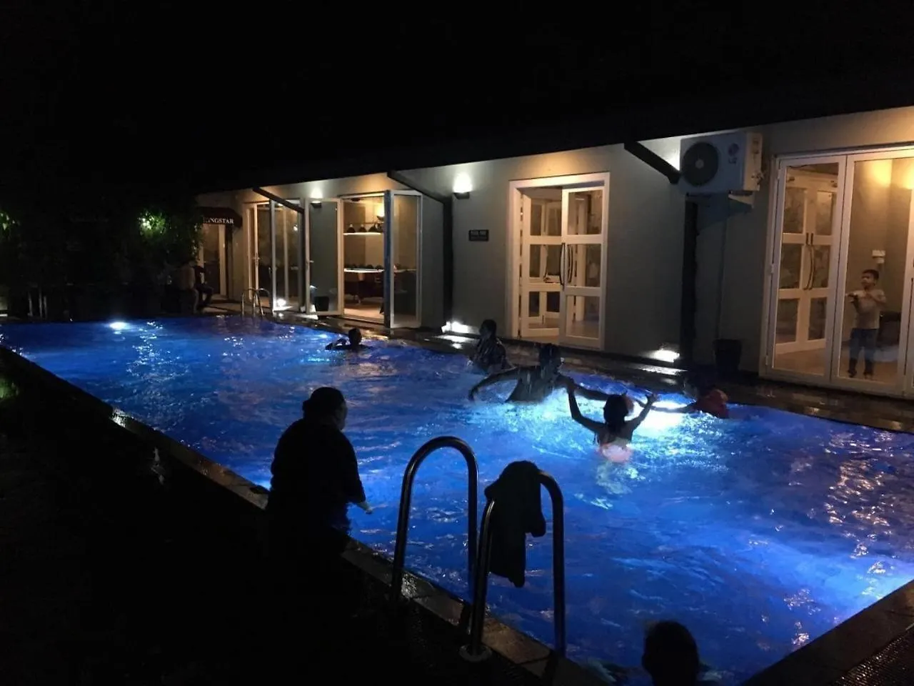 Отель Kingstar Club House Minuwangoda 0*,  Шри-Ланка